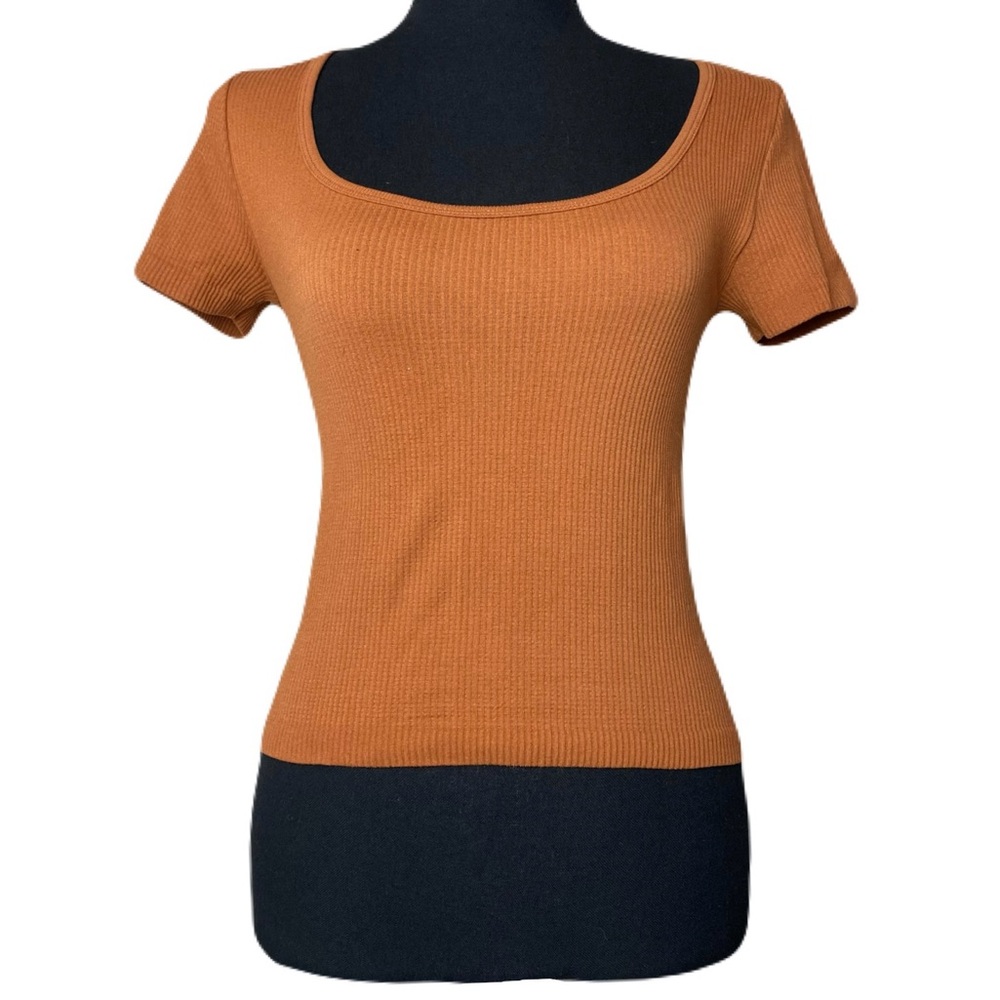 Pink Rose Rust Ribbed Scoop Neck Tee Women’s Medium